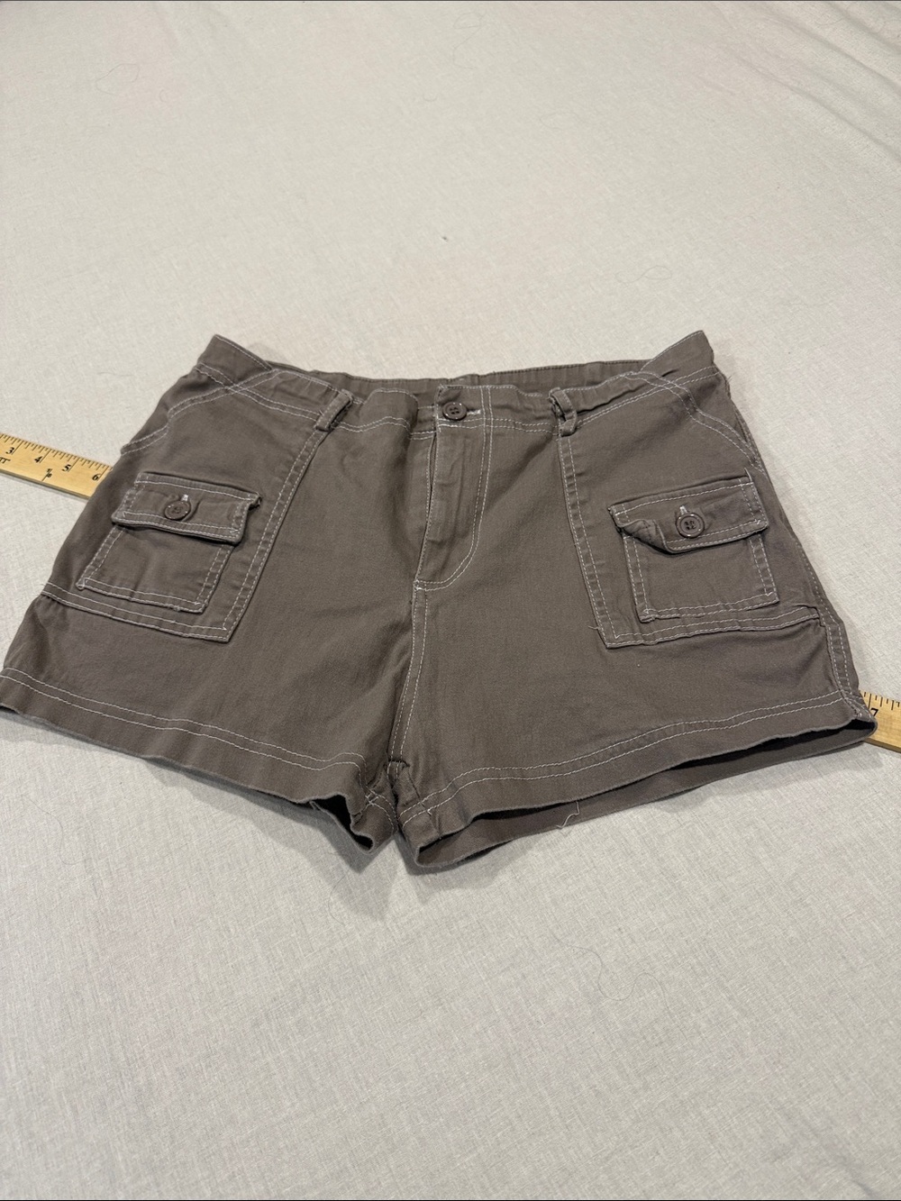 Harper & Ivy Taupe Utility Cargo Shorts size L